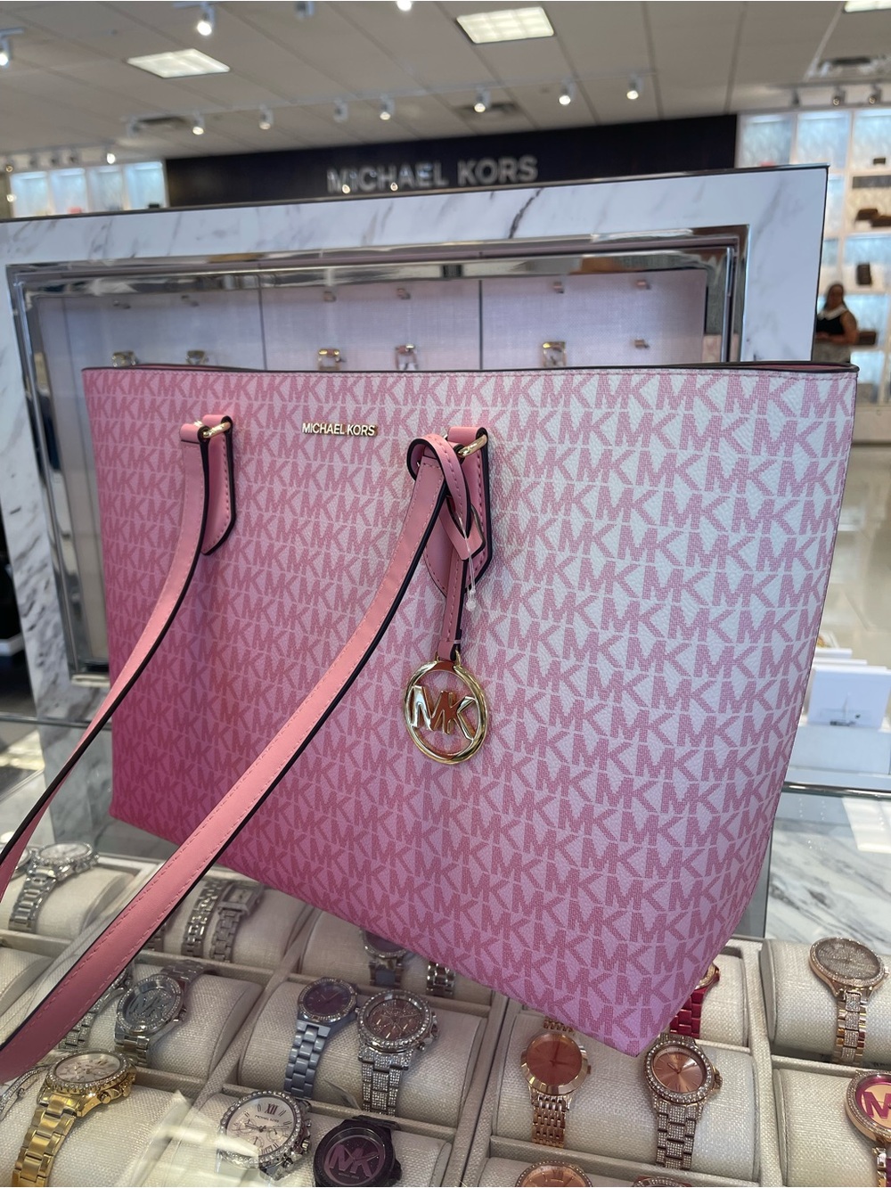 MICHAEL MICHAEL KORS SHEILA
CARNATION LG Multifunctional TOTE bag 
Carnation
NWT - Picture 6 of 16